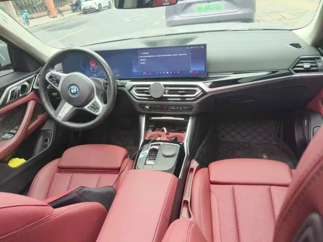BMW i4 — Фото автомобиля 12