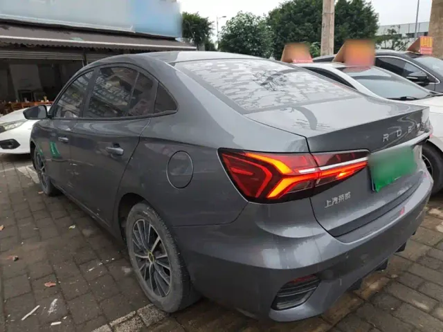 Roewe i5 — Фото автомобиля 4