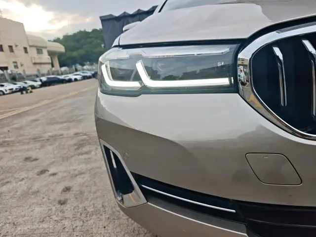 BMW 5 Series — Фото автомобиля 16