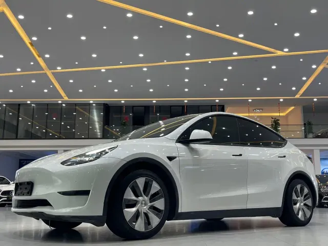 Фотография автомобиля — Tesla Model Y
