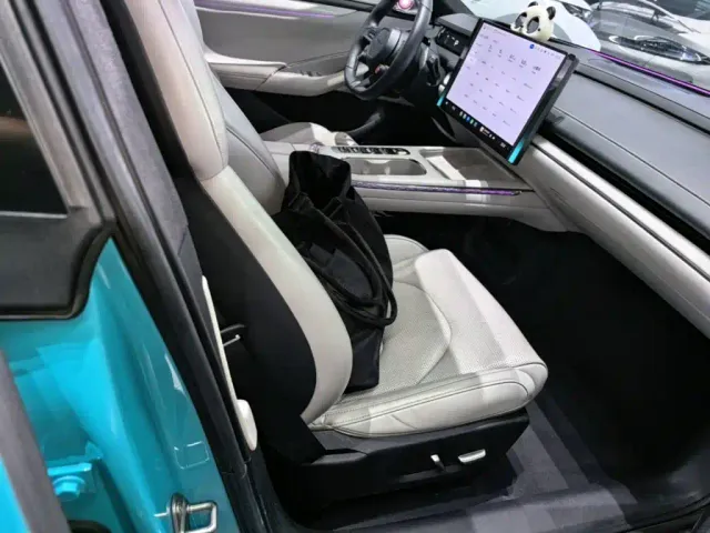Xiaomi SU7 — Фото автомобиля 24