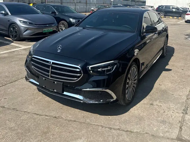 Фотография автомобиля — Mercedes-Benz E-Class
