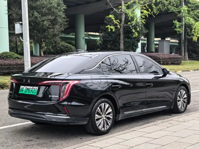 Hongqi E-QM5 — Фото автомобиля 4