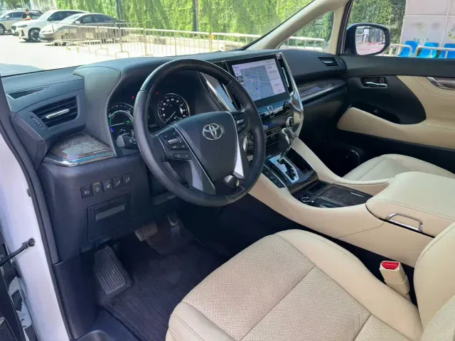 Toyota Alphard — Фото автомобиля 9
