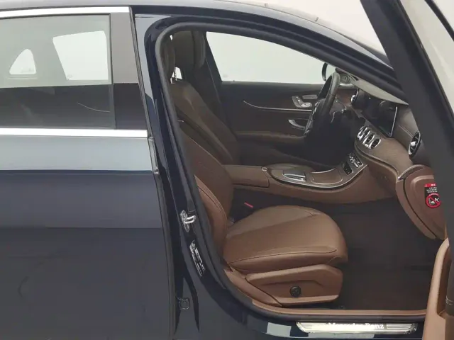 Mercedes-Benz E-Class — Фото автомобиля 23