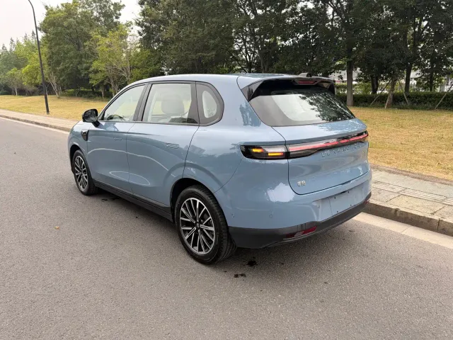 Leapmotor B10 — Фото автомобиля 11