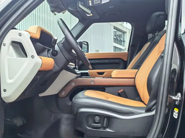 Land Rover Defender — Фото автомобиля 6