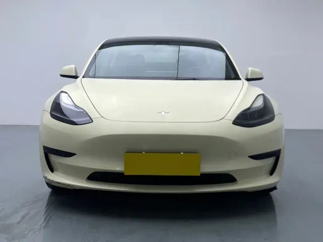 Tesla Model 3 — Фото автомобиля 2