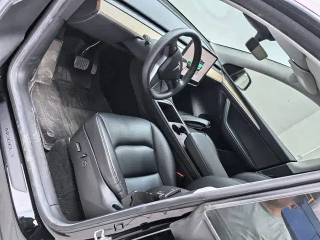 Tesla Model Y — Фото автомобиля 14