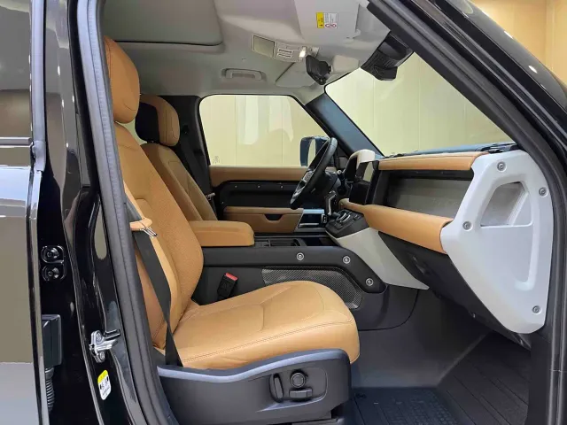 Land Rover Defender — Фото автомобиля 6