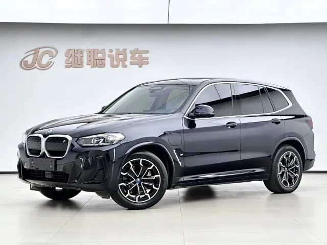 Фотография автомобиля — BMW iX3