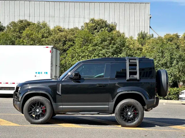 Land Rover Defender — Фото автомобиля 7