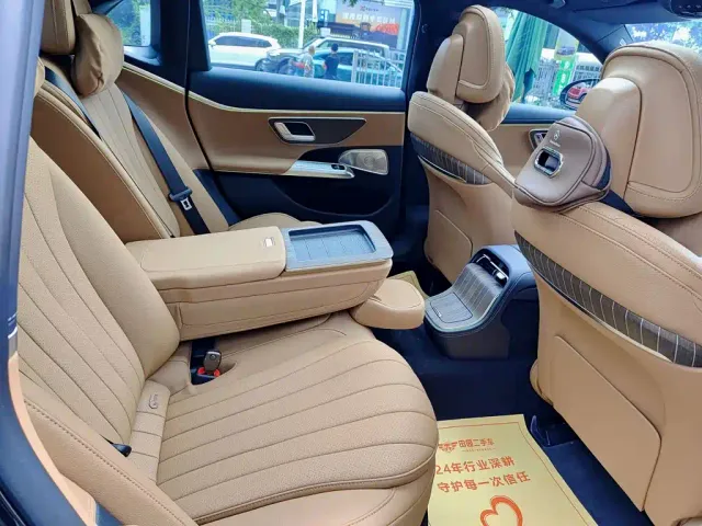 Mercedes-Benz E-Class — Фото автомобиля 11