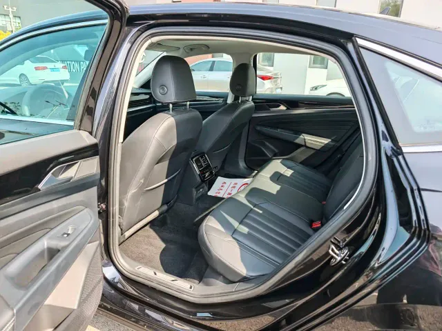 Volkswagen Passat — Фото автомобиля 5