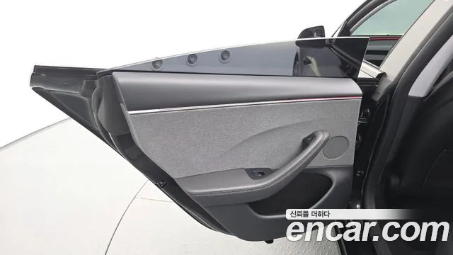 Tesla Model 3 — Фото автомобиля 14