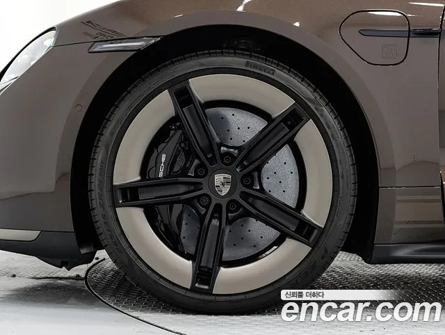 Porsche Taycan Taycan Khan — Фото автомобиля 5