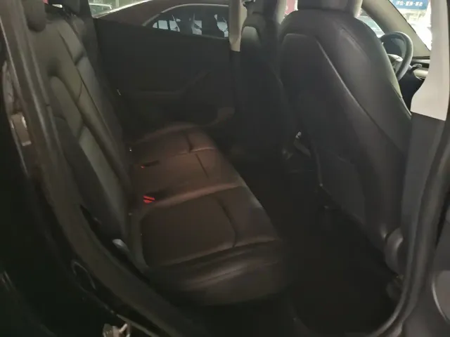 Tesla Model Y 2021 Standard Range Rear-Wheel Drive — Фото автомобиля 5
