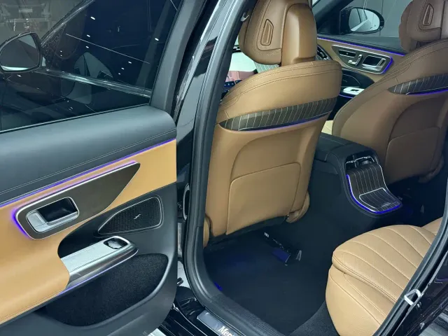 Mercedes-Benz E-Class — Фото автомобиля 8