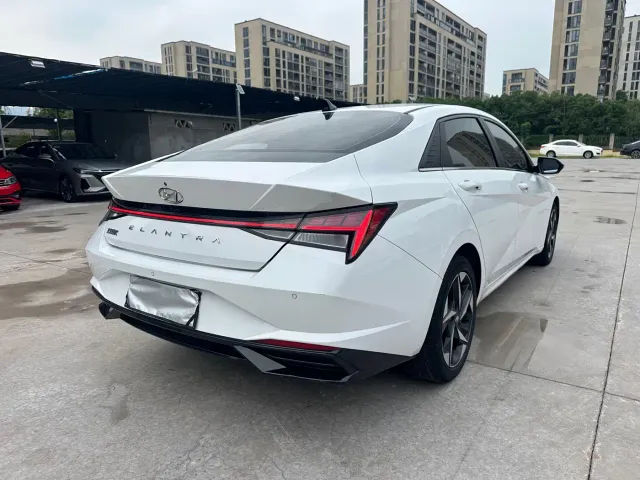 Hyundai Elantra — Фото автомобиля 9