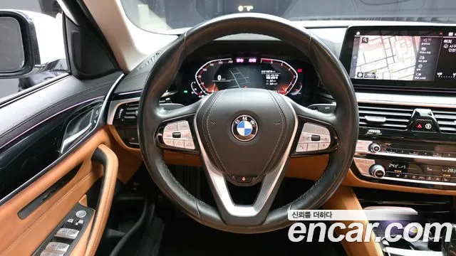 BMW 5-Series — Фото автомобиля 13