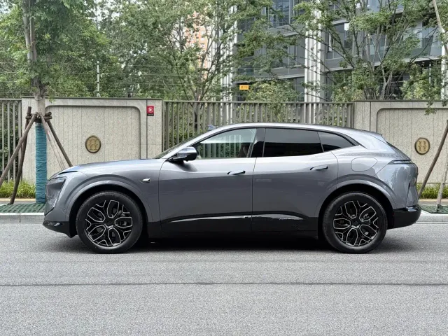 Avatr Avatr 07 2026 model Ultra EV AWD — Фото автомобиля 3