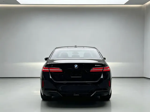 BMW 5 Series — Фото автомобиля 5