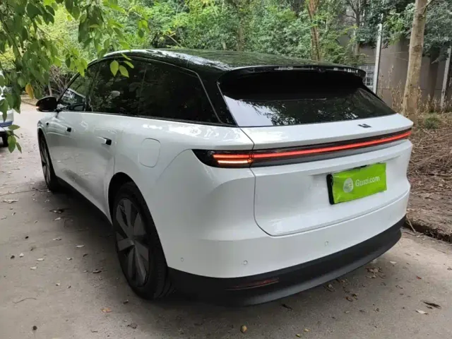 Li Auto i6 — Фото автомобиля 4