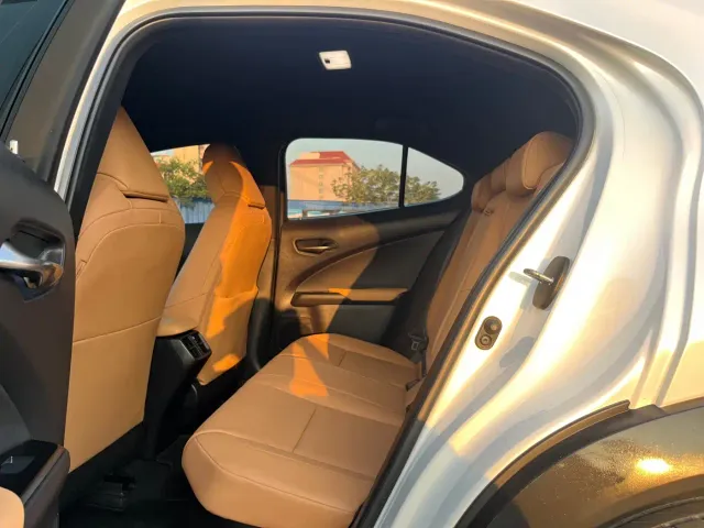 Lexus UX — Фото автомобиля 6