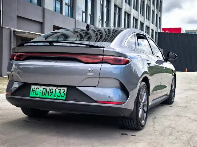 BYD Qin L — Фото автомобиля 8