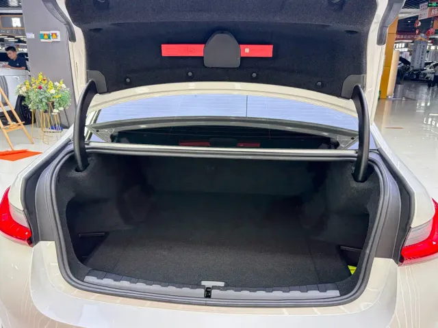 BMW i3 — Фото автомобиля 14