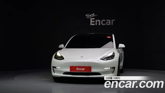 Tesla Model 3 — Фото автомобиля 3