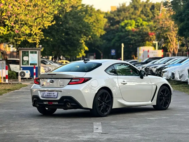 Subaru BRZ — Фото автомобиля 4