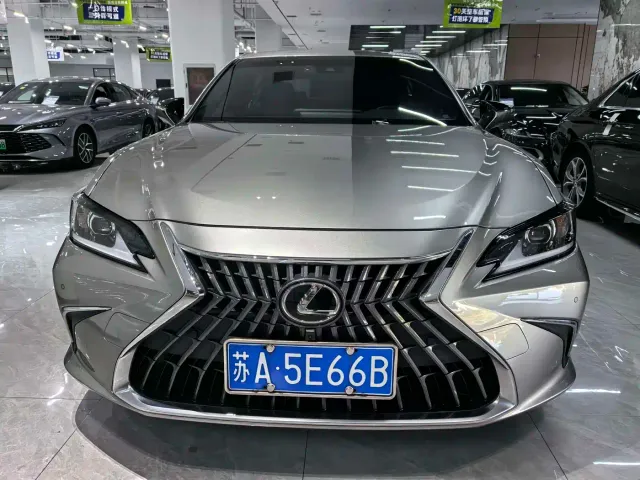 Lexus ES — Фото автомобиля 6