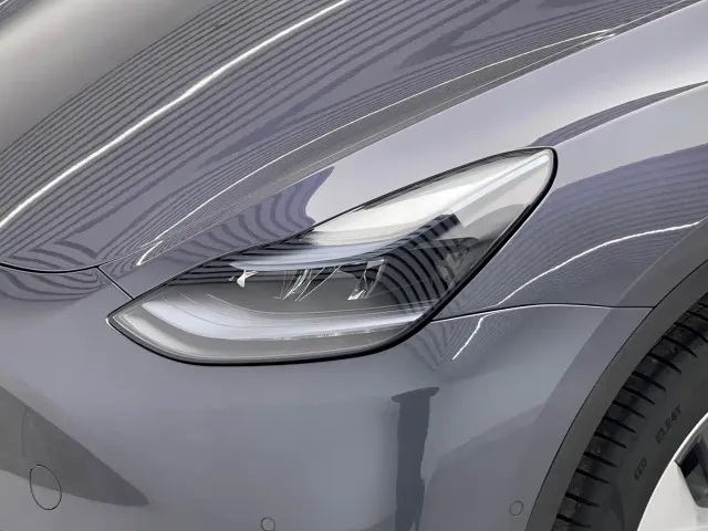 Tesla Model Y — Фото автомобиля 18