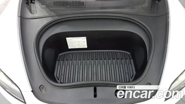 Tesla Model 3 — Фото автомобиля 6