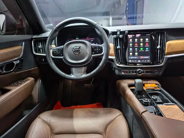 Volvo S90 — Фото автомобиля 13