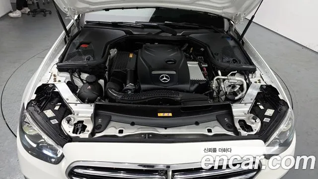Mercedes-Benz E-Class — Фото автомобиля 6