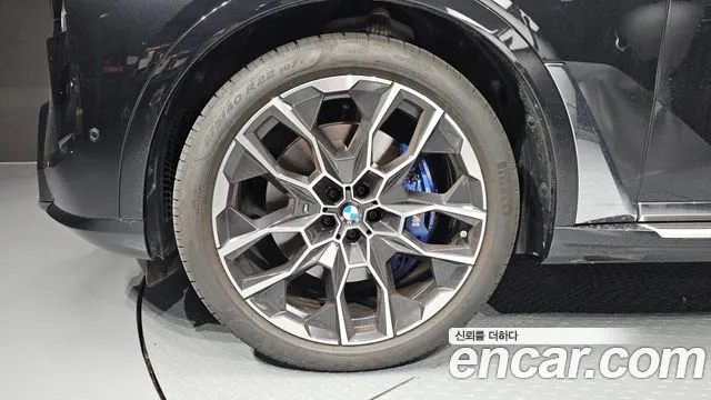 BMW X7 — Фото автомобиля 4