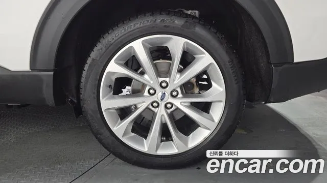 Ford Explorer Explorer 6 поколение 3.0 Platinum 4WD — Фото автомобиля 20