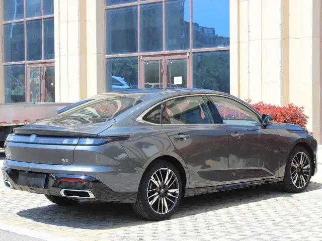 Changan Eado — Фото автомобиля 4