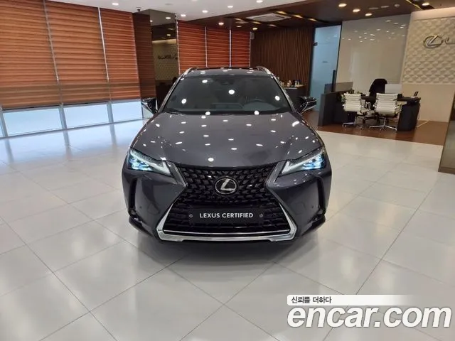 Lexus UX — Фото автомобиля 3