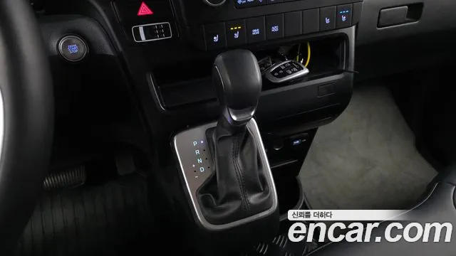 Hyundai Staria Staria L3.5 Инвалидная коляска Подъёмник/Slope — Фото автомобиля 9
