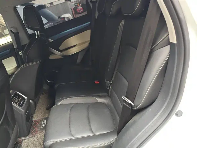 Geely Boyue — Фото автомобиля 16