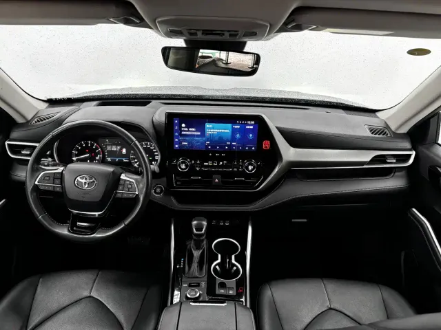 Toyota Highlander — Фото автомобиля 14