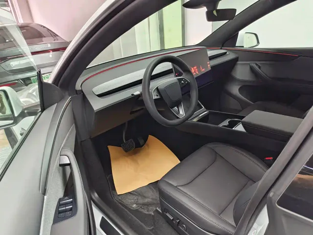 Tesla Model Y — Фото автомобиля 3