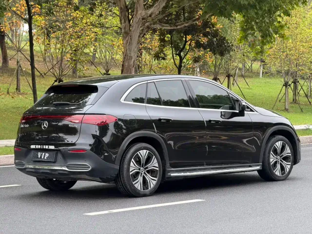 Mercedes-Benz EQE SUV — Фото автомобиля 13