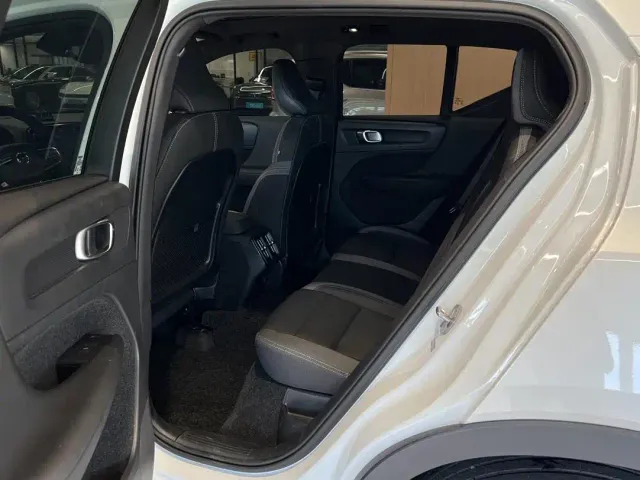 Volvo XC40 — Фото автомобиля 11