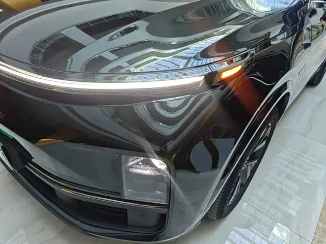 Li Auto L8 — Фото автомобиля 23