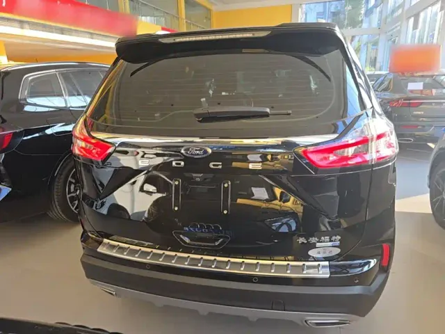 Ford Edge — Фото автомобиля 5