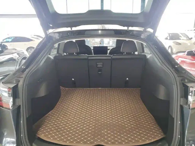 Tesla Model Y — Фото автомобиля 18